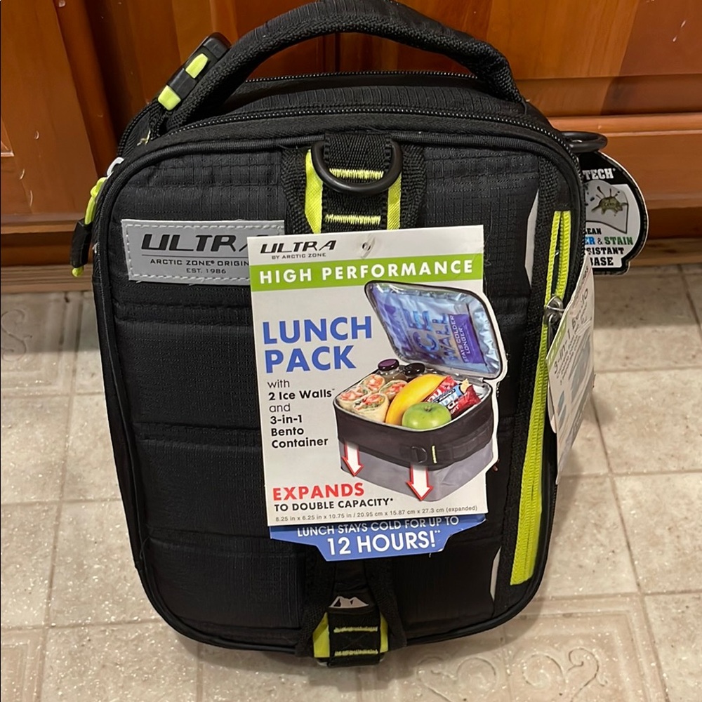 Arctic Zone Ultra High-Performance Travel Lunch Pack (Black/Lime Green)